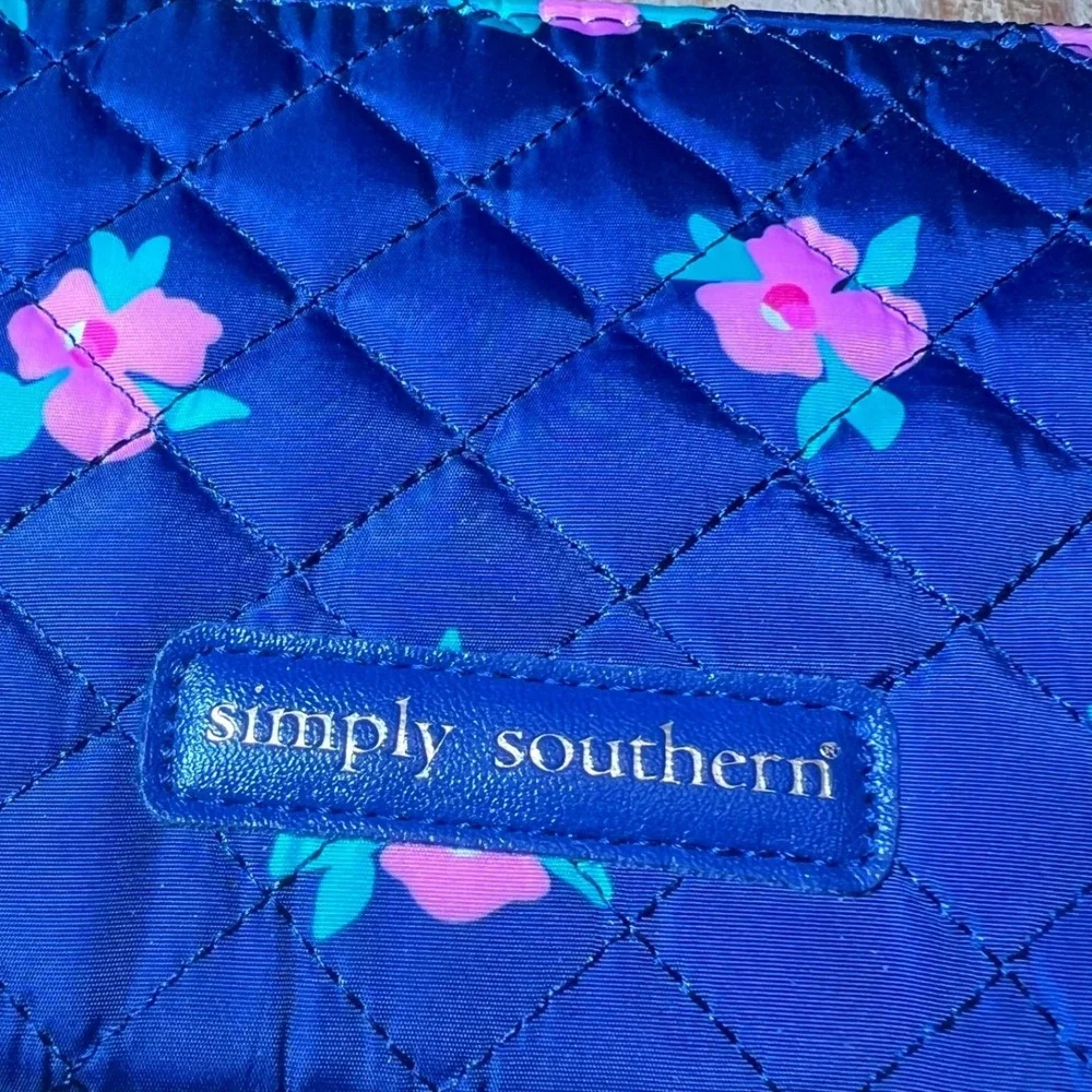 New Simply Southern‎ Wallet Wristlet Clutch Quilted Floral Rose Navy Blue Cash